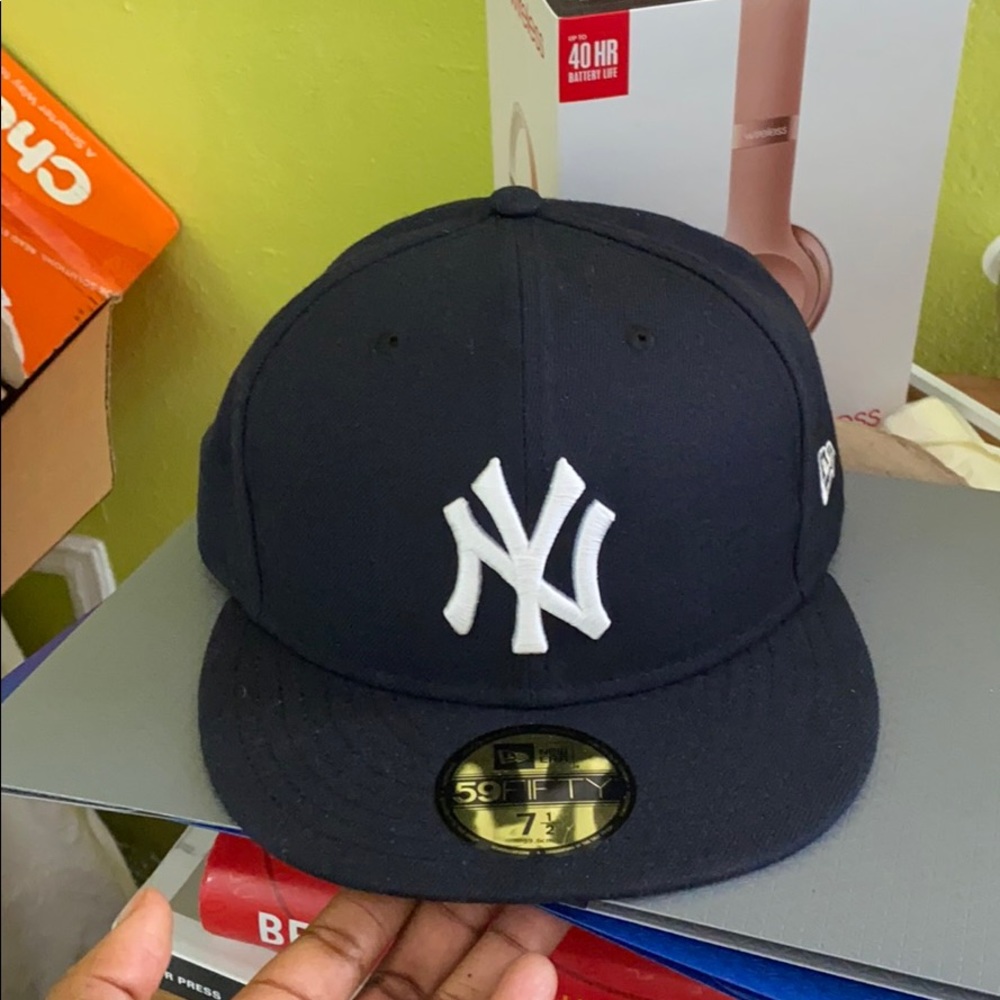 Yankee fitted hat